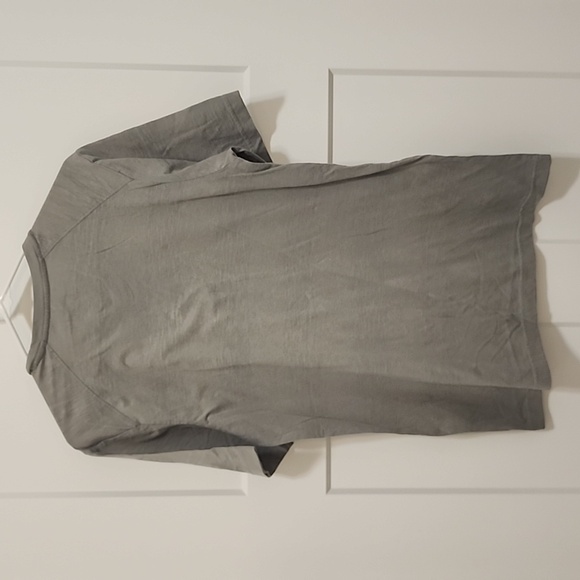 Grey Fox Deluxe Tee - Picture 2 of 8